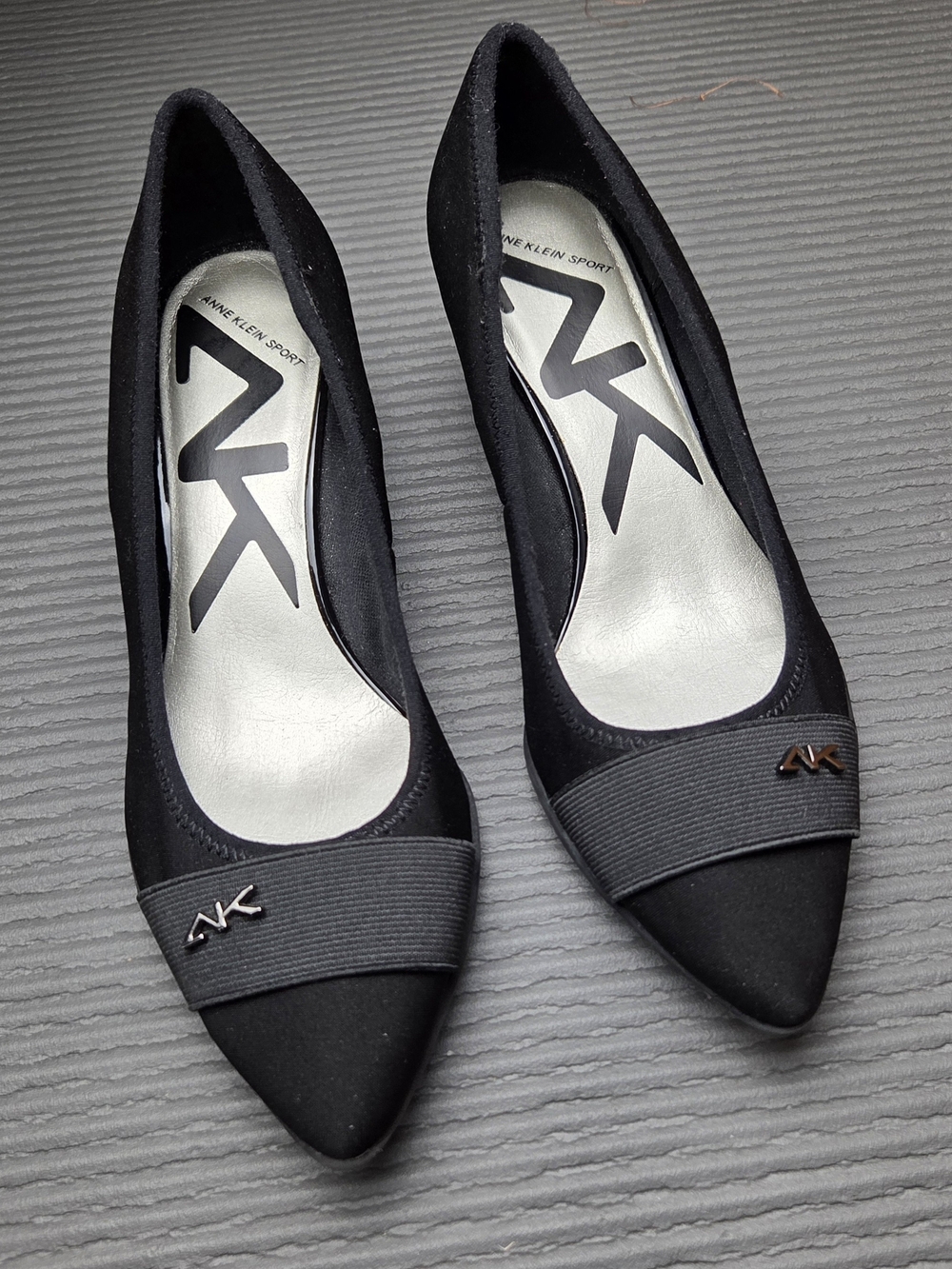 Anne Klein Sport Black Pointed Toe Wedge Slip-on Pump Size 7